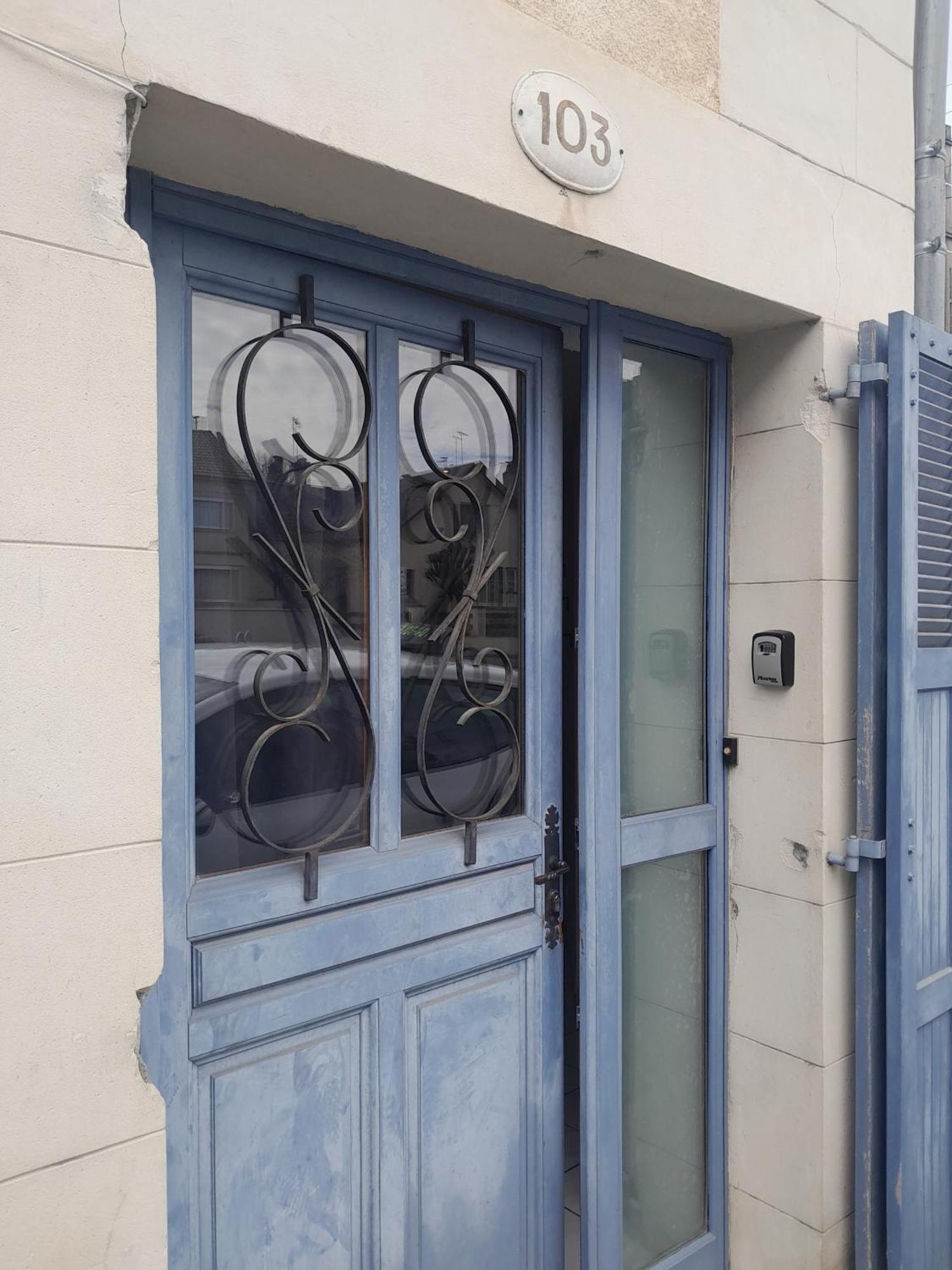 Charmant Studio L'Arnon A Issoudun Exterior photo